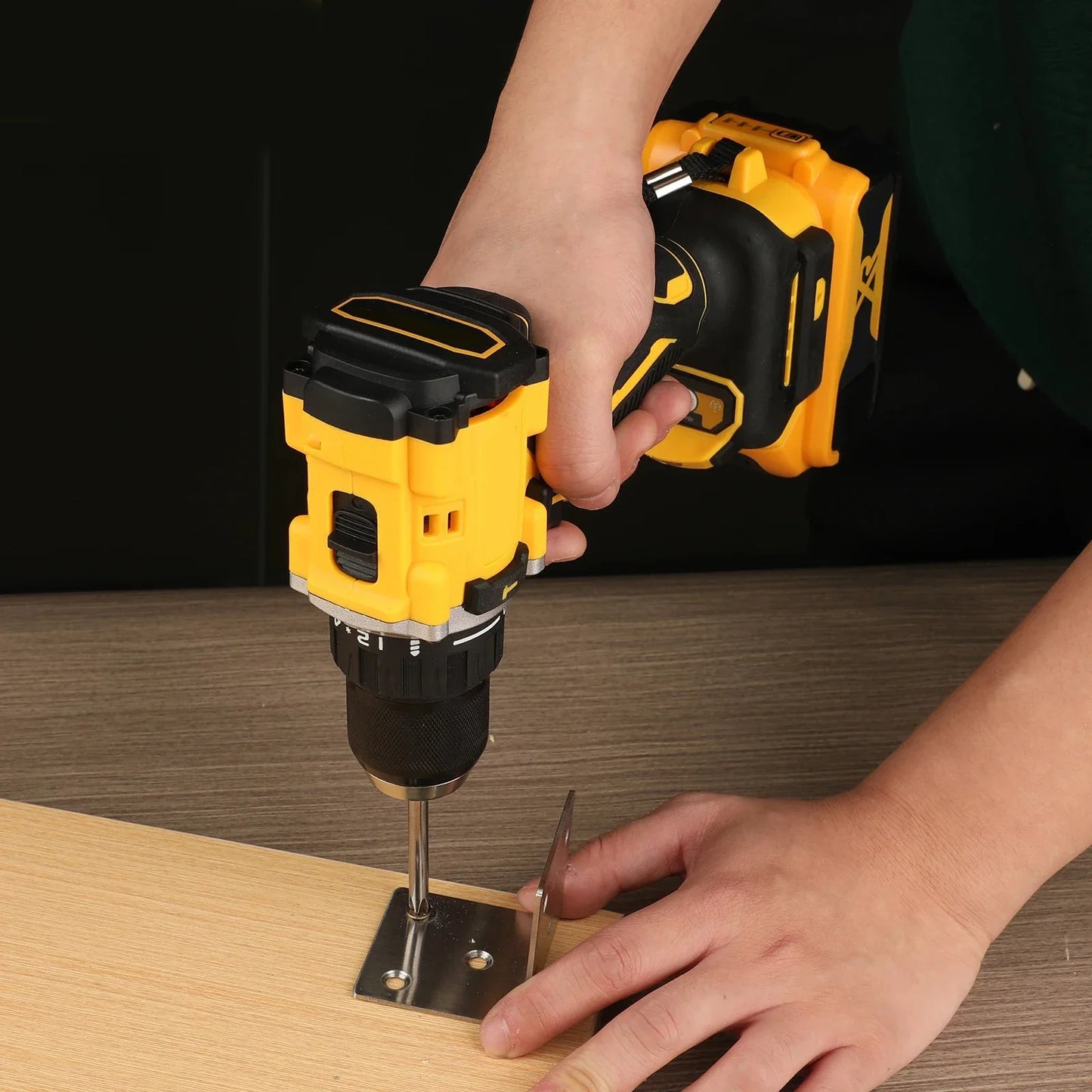 Dewalt Powerful 20V Brushless Cordless Impact Drill Screwdriver DCD805